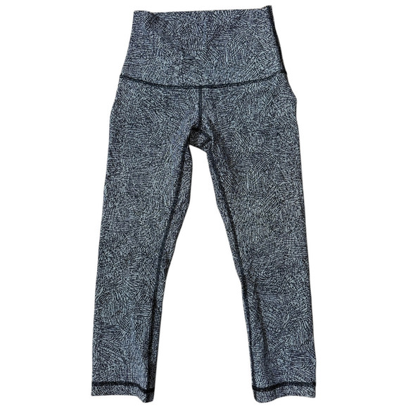 lululemon athletica Pants - LULULEMON Wunder Under High Rise Crop Black Gray Print Luxtreme Size 4 EUC
